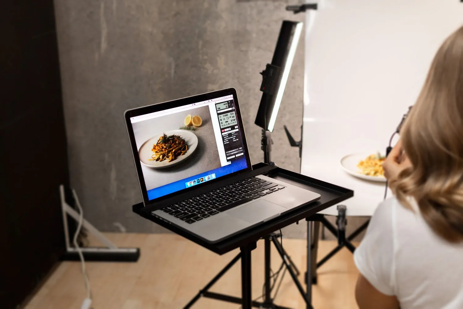 'On-Location' Studio Tether Table With Stand - Bundle (DEMO STOCK)