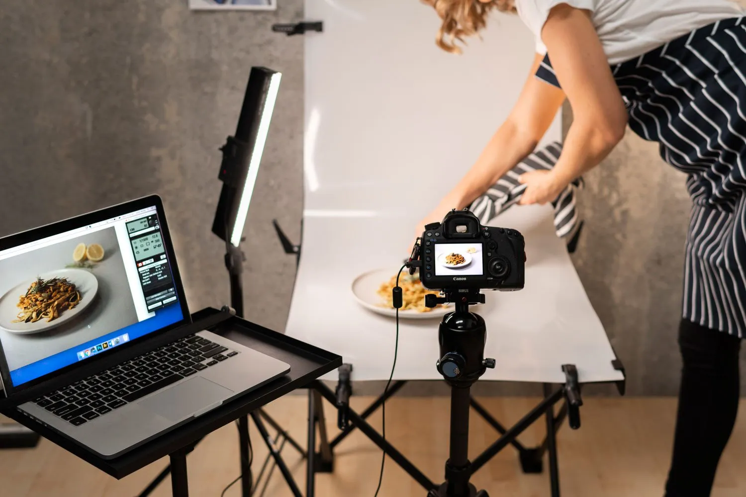 'On-Location' Studio Tether Table With Stand - Bundle (DEMO STOCK)